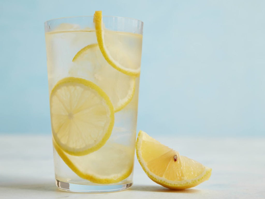 Woda z cytryną każdego ranka, a wiele problemów zniknie